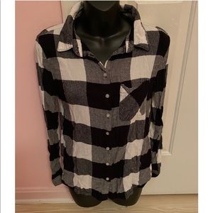Rue 21 black and white plaid flannel size small
